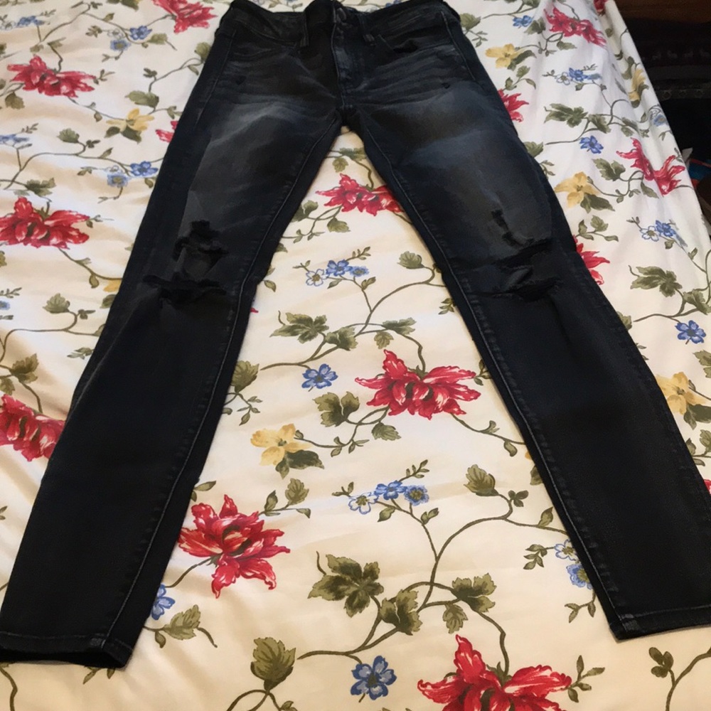 Distressed black jegging